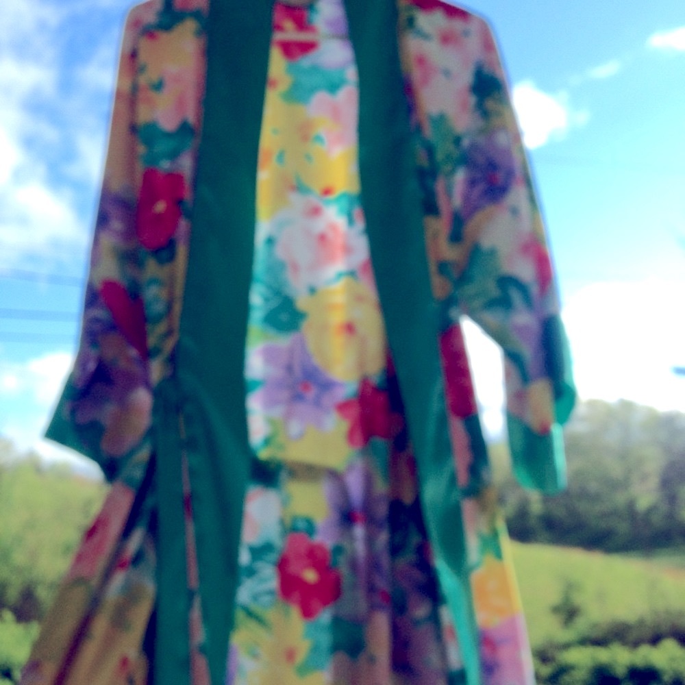 Robe - Picture 2 of 5